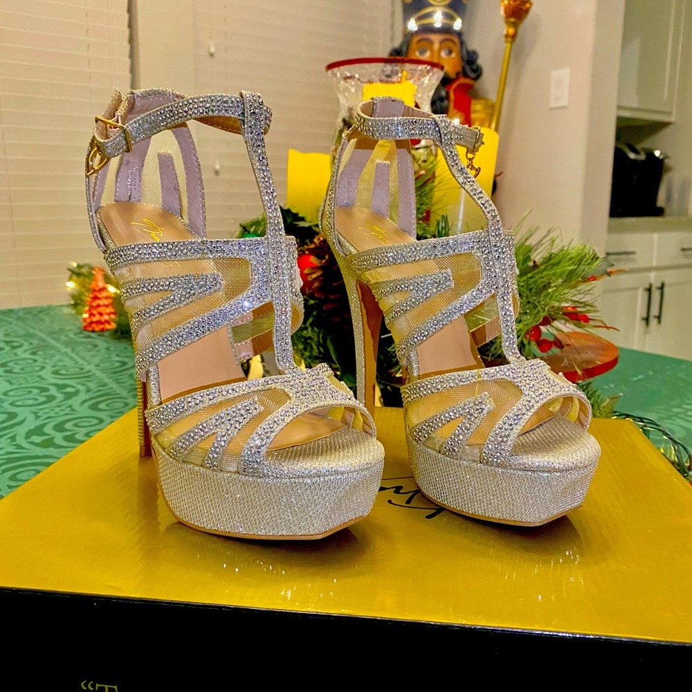 Thalia Sodi high heels ♥️